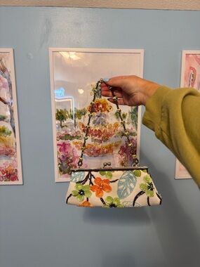 NEW adorable beaded floral purse with beaded strap and extra crossbody strap